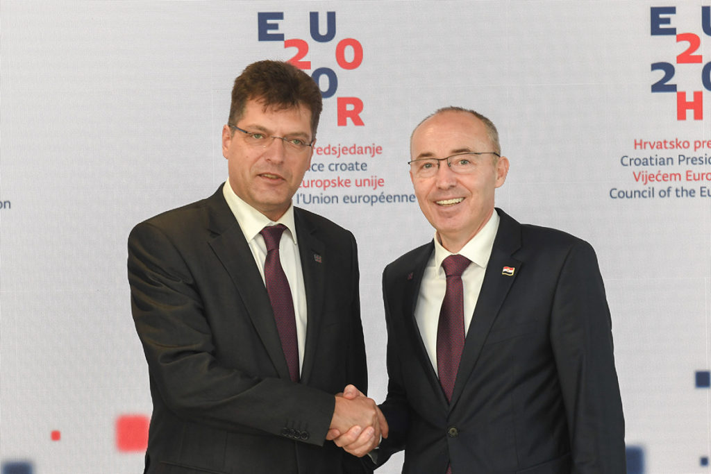 Slika https://www.morh.hr/wp-content/uploads/2020/01/20200110-krsticevic-lenarcic-1-1024x683.jpg