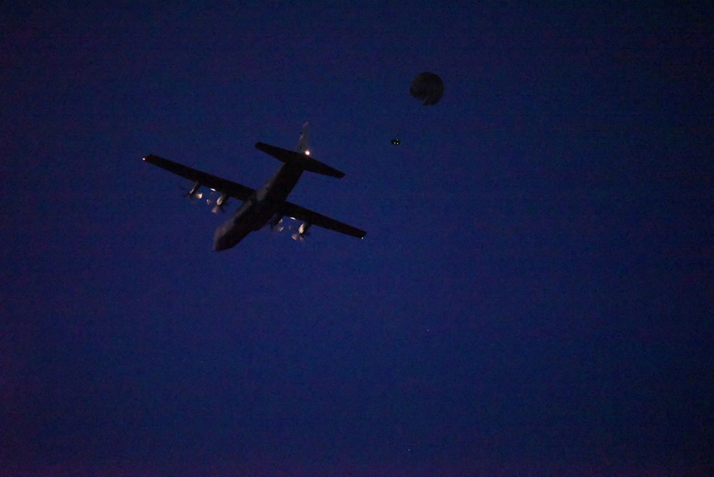 Slika https://www.morh.hr/wp-content/uploads/2020/01/20200123_padobranski_desant_udbina_02-1024x684.jpg