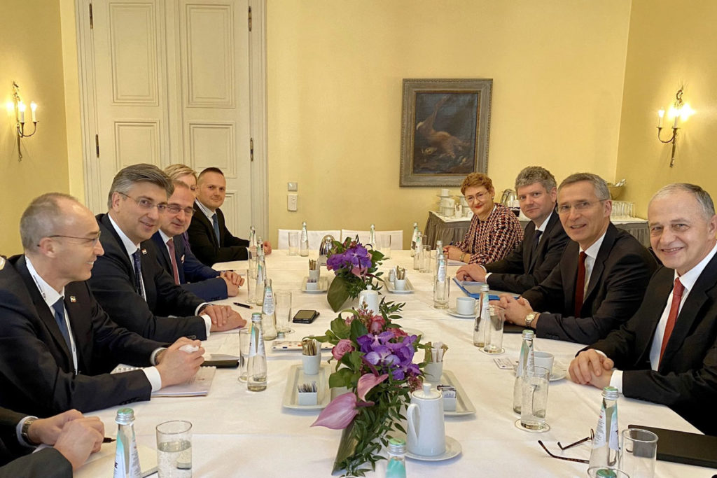 Slika https://www.morh.hr/wp-content/uploads/2020/02/2020-02-15-plenkovic-krsticevic.2-1024x683.jpg