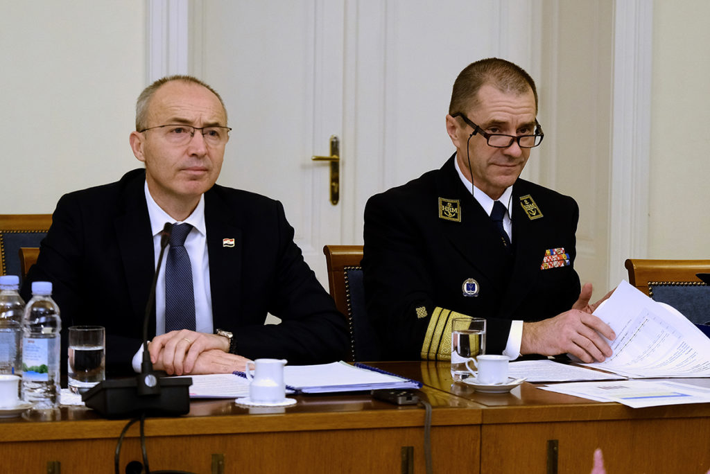 Slika https://www.morh.hr/wp-content/uploads/2020/02/2020-02-20-odbor-za-obranu-2-1024x684.jpg