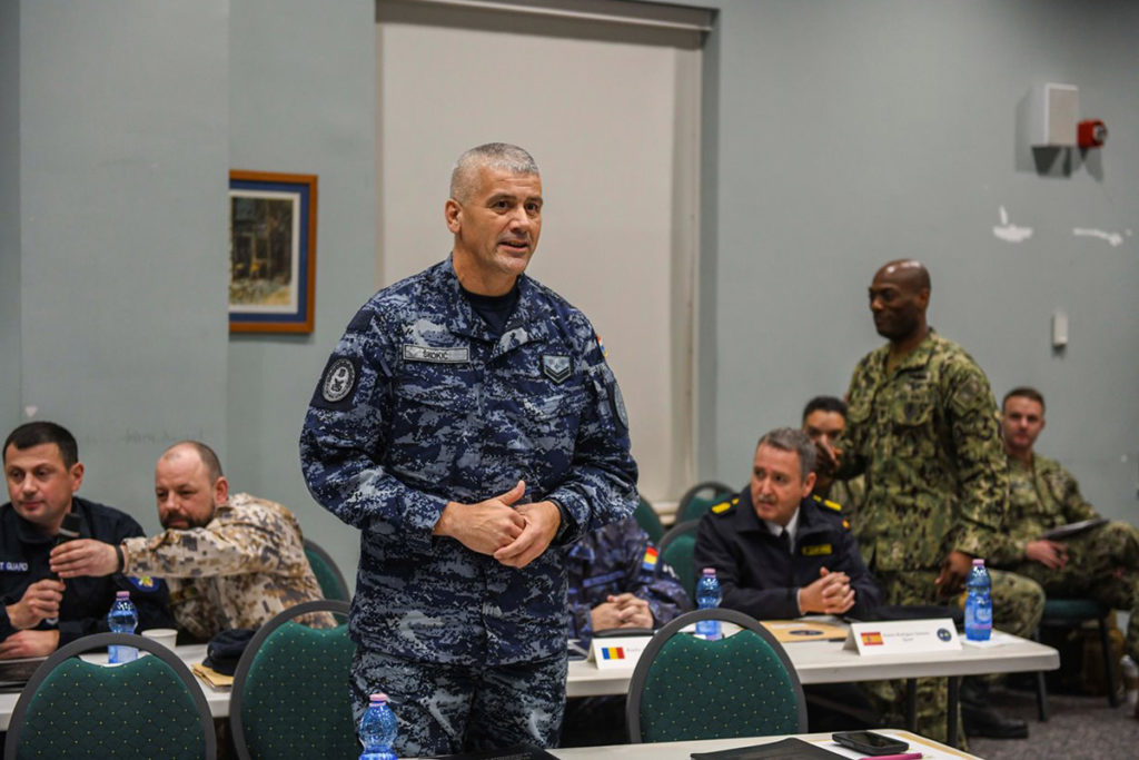 Slika https://www.morh.hr/wp-content/uploads/2020/02/20200225-prvi-docasnik-hrm-02-1024x683.jpg