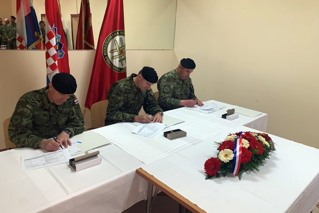Slika https://www.morh.hr/wp-content/uploads/2020/03/20200313-primopredaja-trb-03-1024x683.jpg