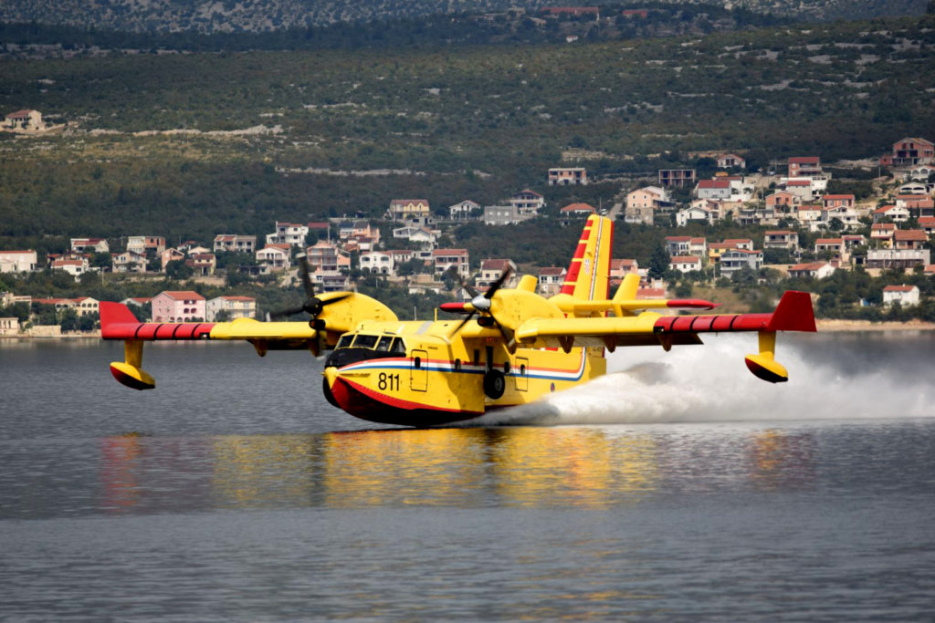 Slika https://www.morh.hr/wp-content/uploads/2020/03/20200316-canadiar-1024x683.jpg