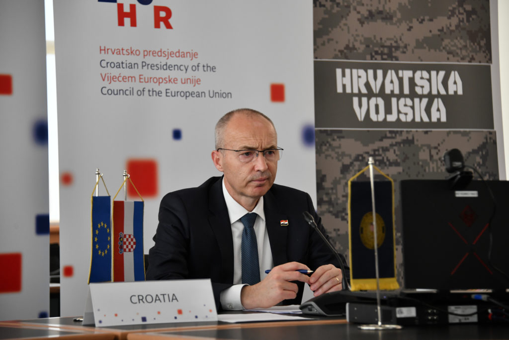 Slika https://www.morh.hr/wp-content/uploads/2020/04/20200406-konferencija-2228-1024x683.jpg