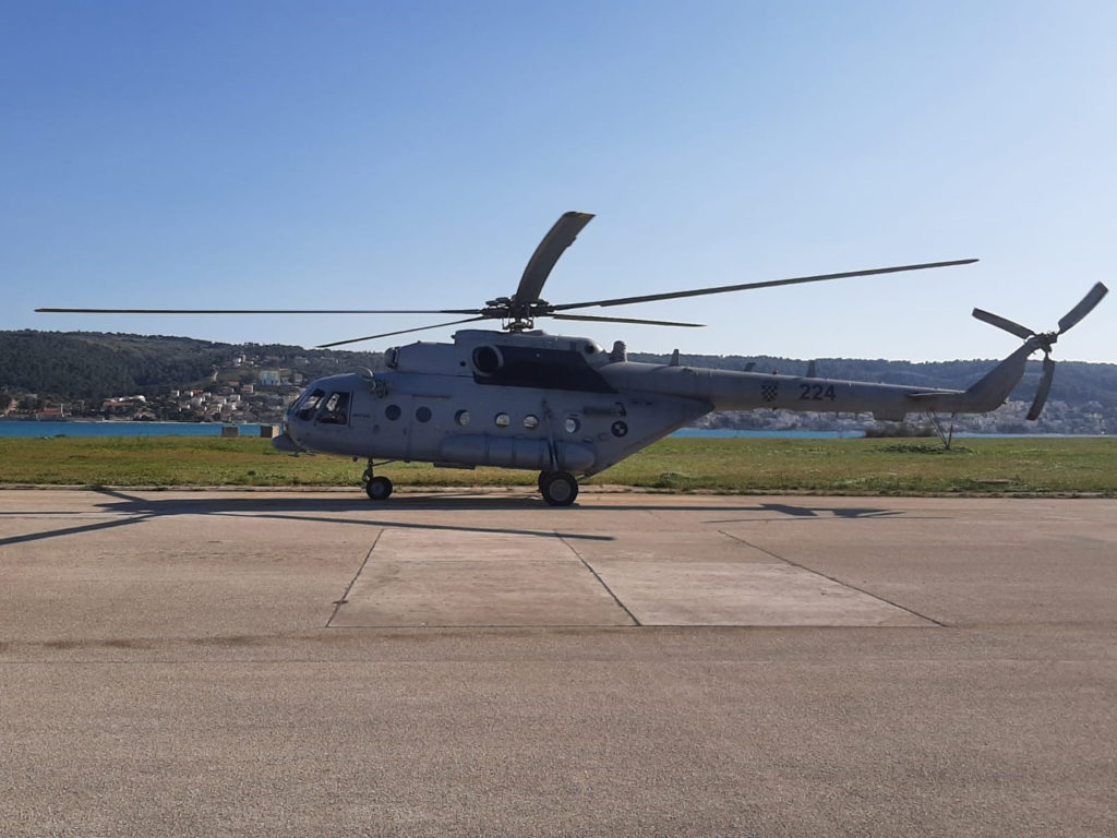 Slika https://www.morh.hr/wp-content/uploads/2020/04/20200409-prilagodjen-helikopter-mi-171sh-05-1024x768.jpg