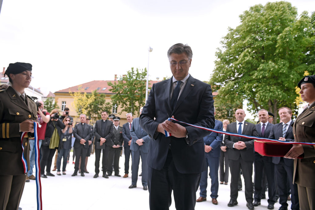 Slika https://www.morh.hr/wp-content/uploads/2020/05/20200527-hotel-vukovart-7-1024x683.jpg