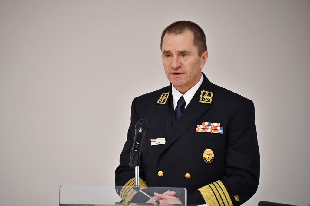 Slika https://www.morh.hr/wp-content/uploads/2020/05/robert-hranj-admiral-ngs-1024x683.jpg