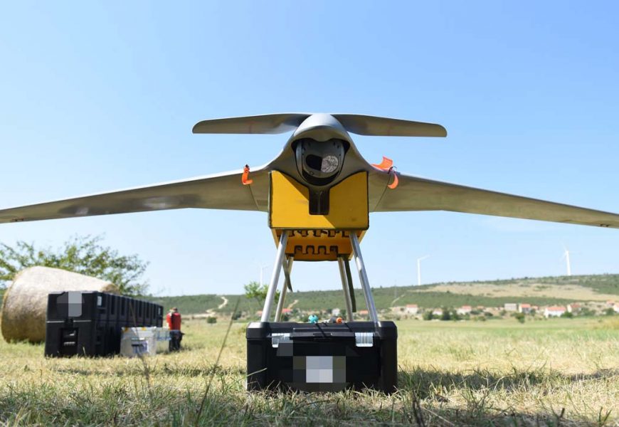 Slika https://www.morh.hr/wp-content/uploads/2020/06/bespilotna_letjelica_dron_19072019-870x600-1.jpg