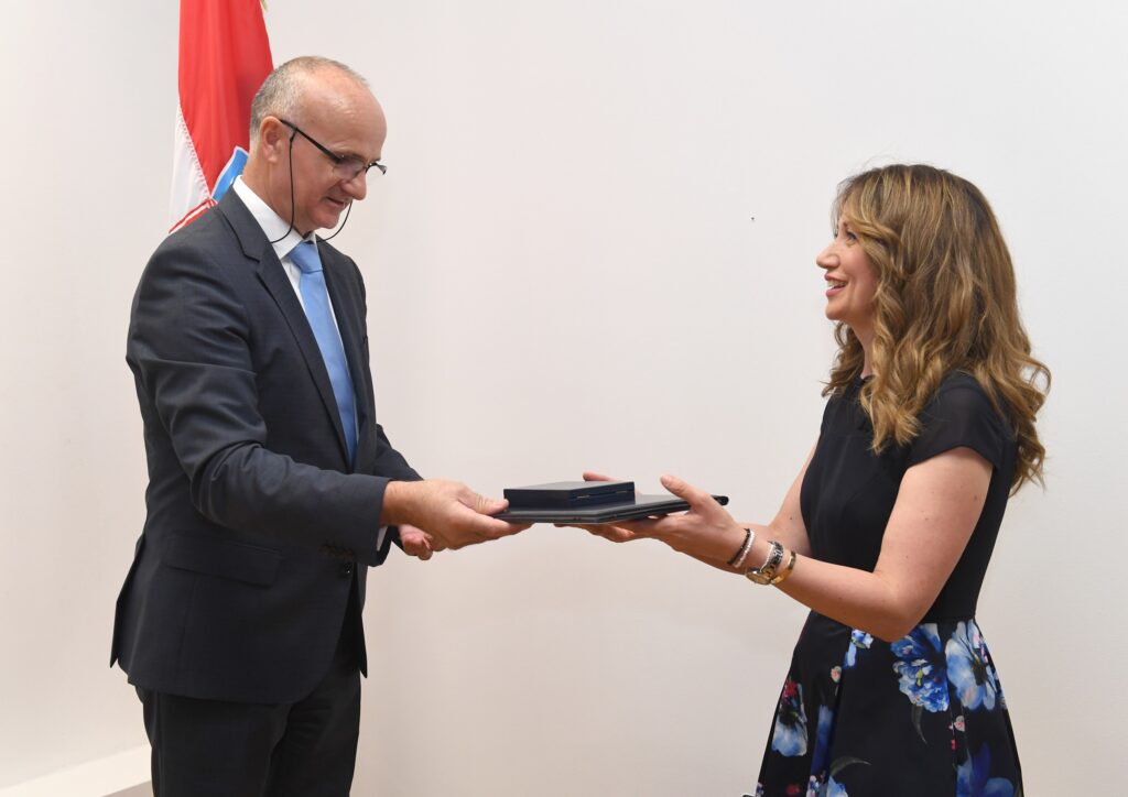 Slika https://www.morh.hr/wp-content/uploads/2020/07/0003200717_dodjela_vojne_medalje-1024x724.jpg