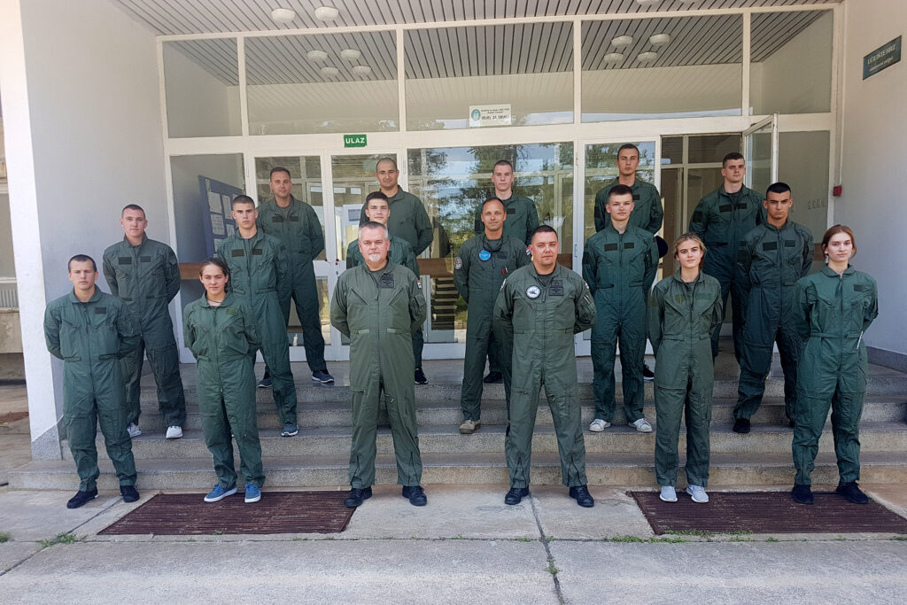 Slika https://www.morh.hr/wp-content/uploads/2020/07/20200702-selekcijsko-letenje-1024x683.jpg