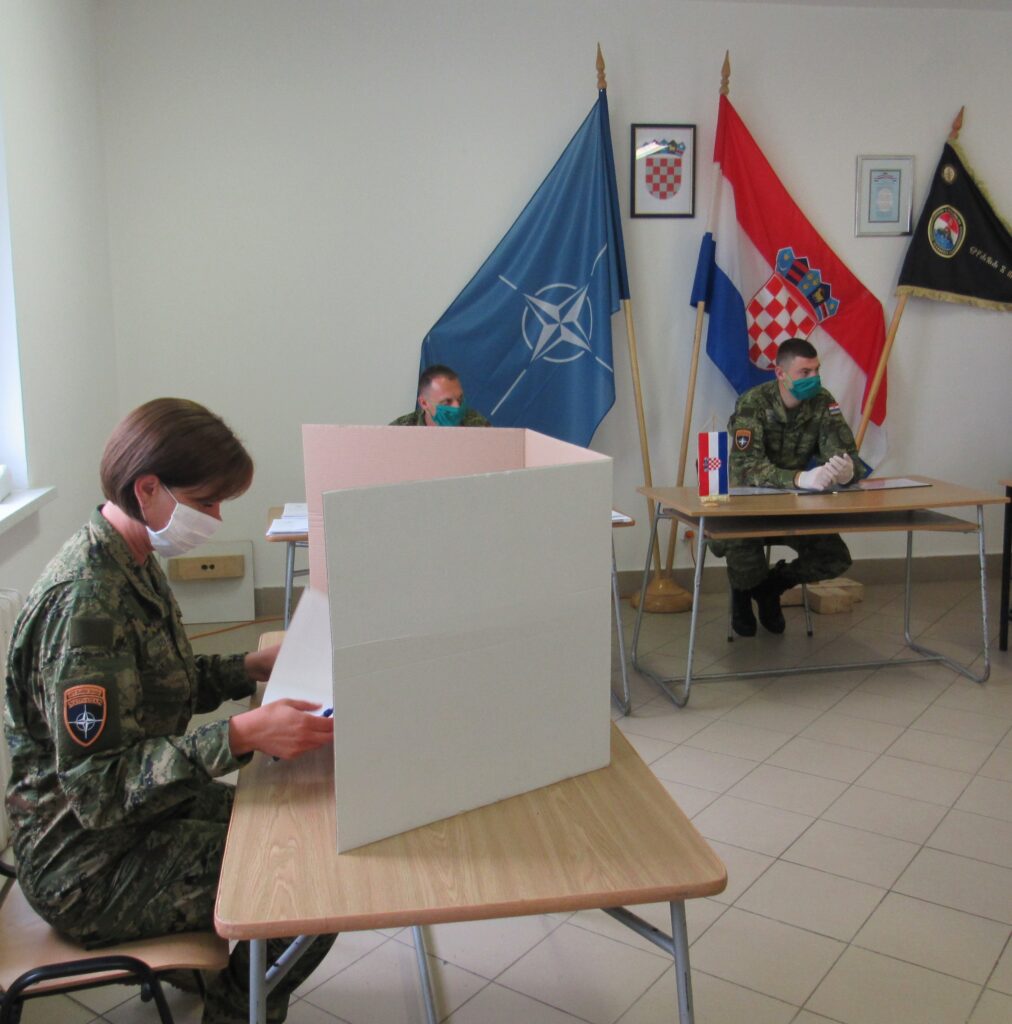 Slika https://www.morh.hr/wp-content/uploads/2020/07/20200705-glasovanje-poljska-6hrvcon-07-1012x1024.jpg