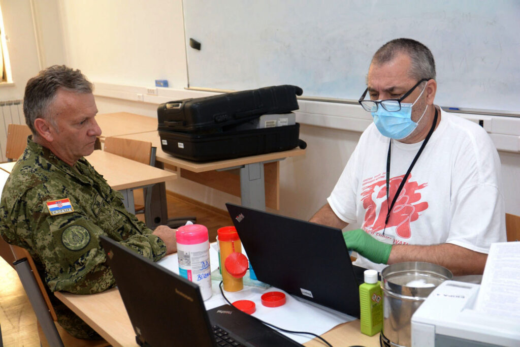 Slika https://www.morh.hr/wp-content/uploads/2020/07/20200710-darivanje-krvi-hvu-09-1024x683.jpg