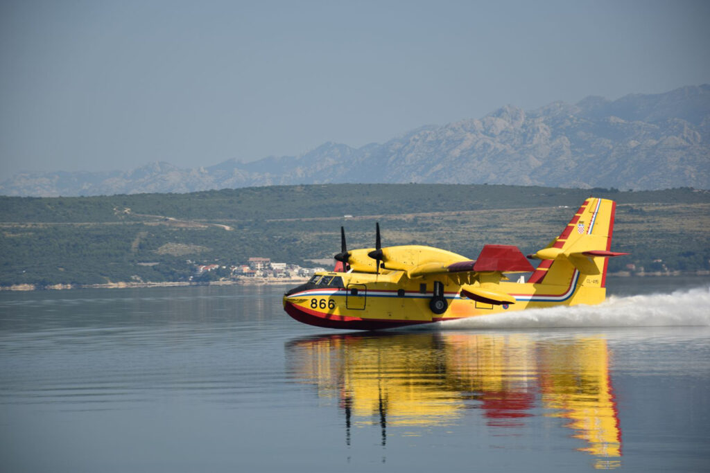 Slika https://www.morh.hr/wp-content/uploads/2020/07/20200722-canadiar-1024x683.jpg