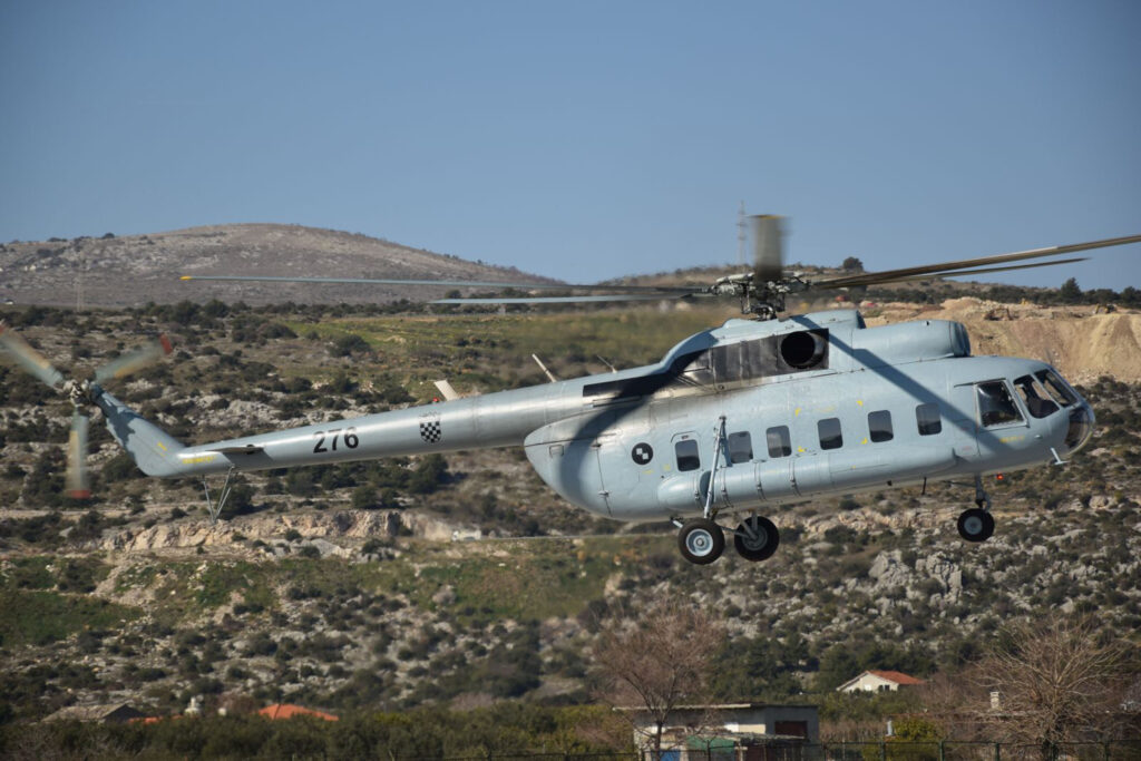 Slika https://www.morh.hr/wp-content/uploads/2020/07/20200729-helikopterski-prijevoz-1024x683.jpg