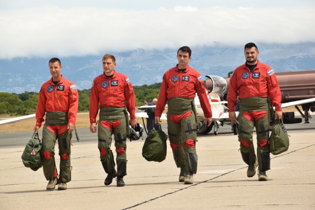 Slika https://www.morh.hr/wp-content/uploads/2020/08/20200805-krila-oluje-18-1024x683.jpg