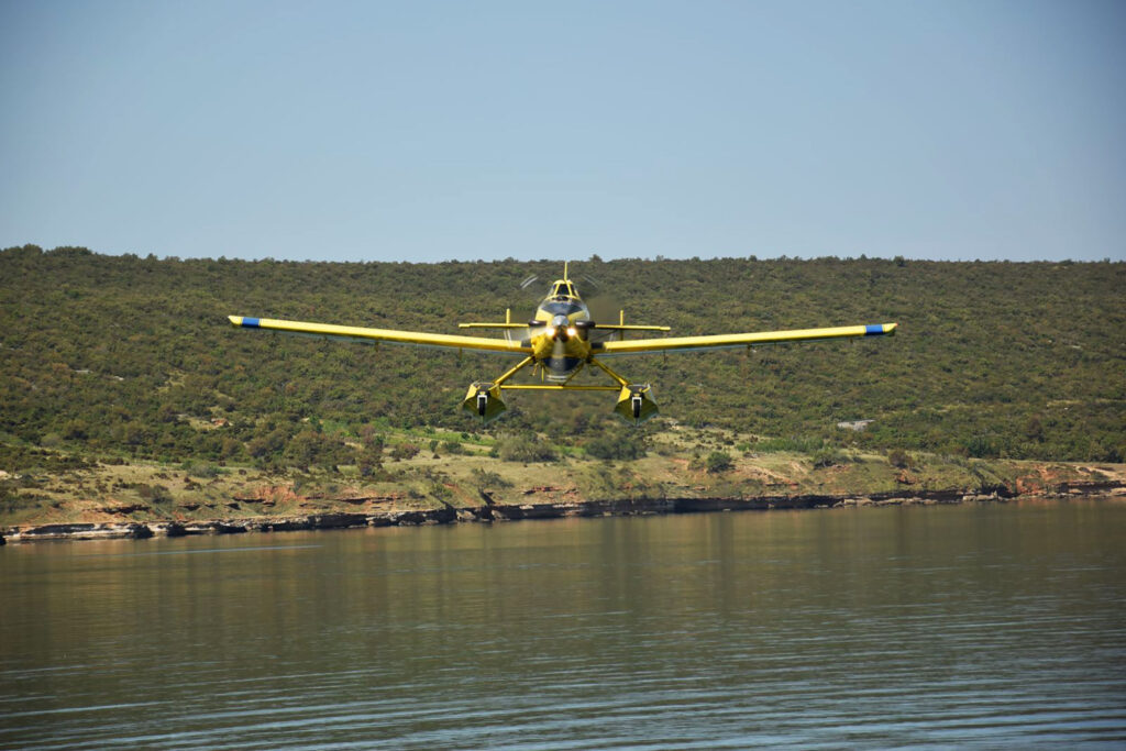 Slika https://www.morh.hr/wp-content/uploads/2020/08/20200826-airtractor-1024x683.jpg