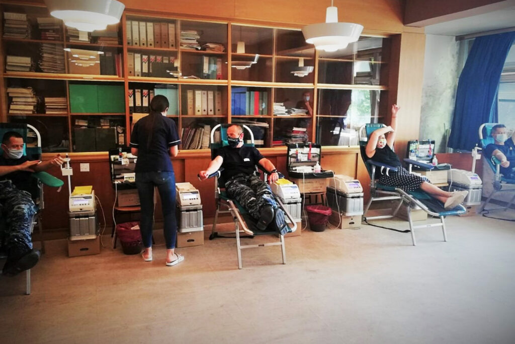 Slika https://www.morh.hr/wp-content/uploads/2020/09/20200903-dragovoljo-darivanje-krvi-hrm-05-1024x683.jpg