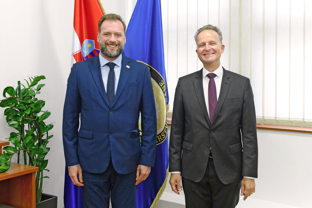 Slika https://www.morh.hr/wp-content/uploads/2020/09/20200928-banozic-klinke-1-1024x683.jpg