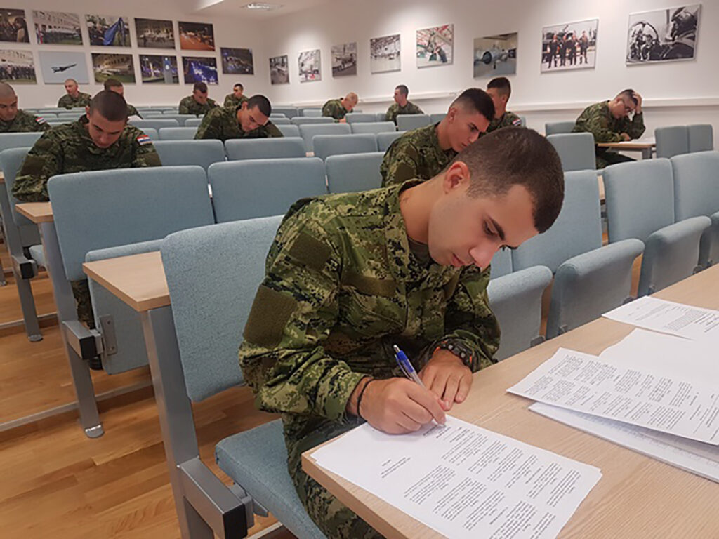 Slika https://www.morh.hr/wp-content/uploads/2020/09/20200929-zrakoplovni-tehnicari-02-1024x768.jpg