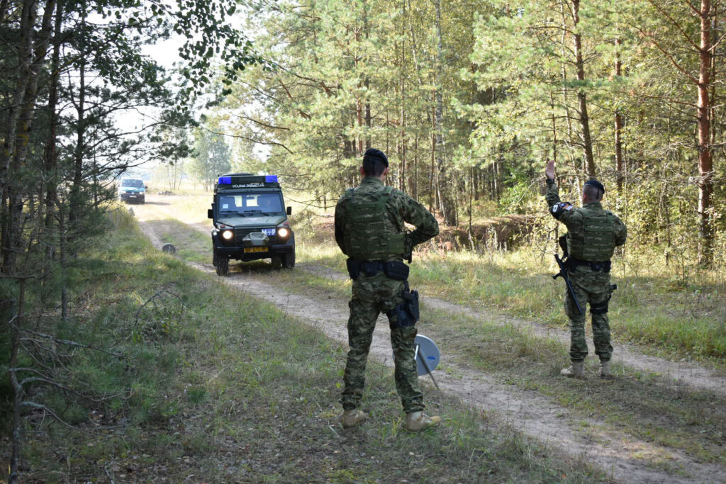 Slika https://www.morh.hr/wp-content/uploads/2020/09/croatian-soldiers-demonstrate-vehicle-checkpoint-procedure-2lt-b.-hodge-2-1024x683.jpg