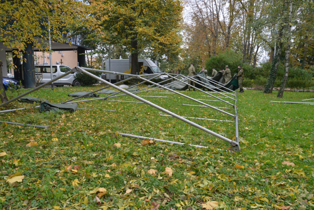 Slika https://www.morh.hr/wp-content/uploads/2020/10/2020-10-27-podizanje-satora-salata-02-1024x683.jpg
