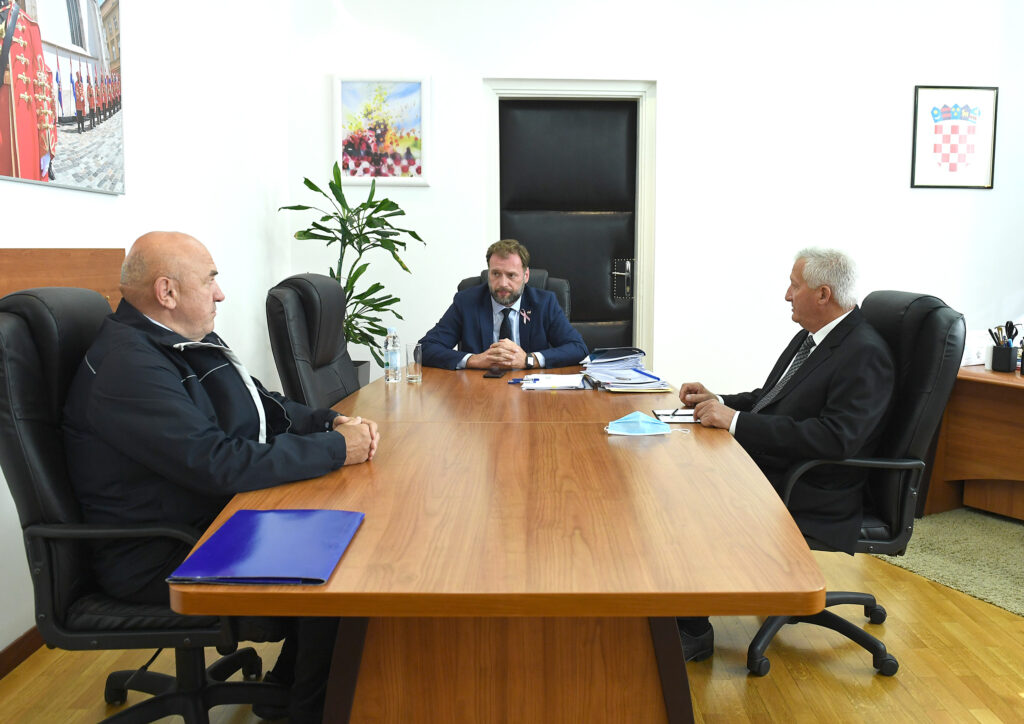 Slika https://www.morh.hr/wp-content/uploads/2020/10/20200908-ministar-generali-1-1024x724.jpg