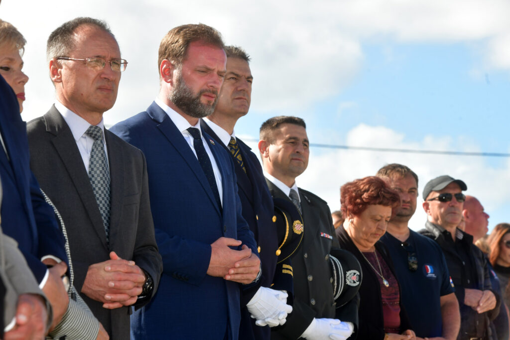 Slika https://www.morh.hr/wp-content/uploads/2020/10/20201006-dan-obrane-zadra-1024x683.jpg