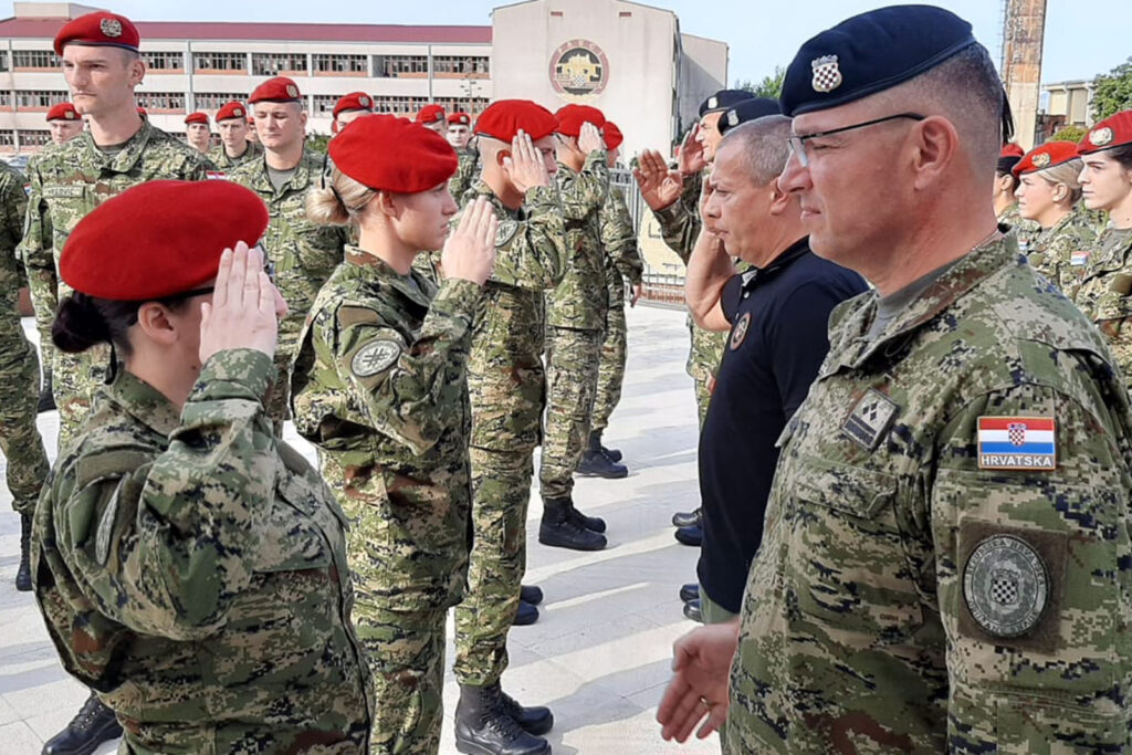 Slika https://www.morh.hr/wp-content/uploads/2020/10/20201009-pauci-dodjela-beretki-09-1024x683.jpg
