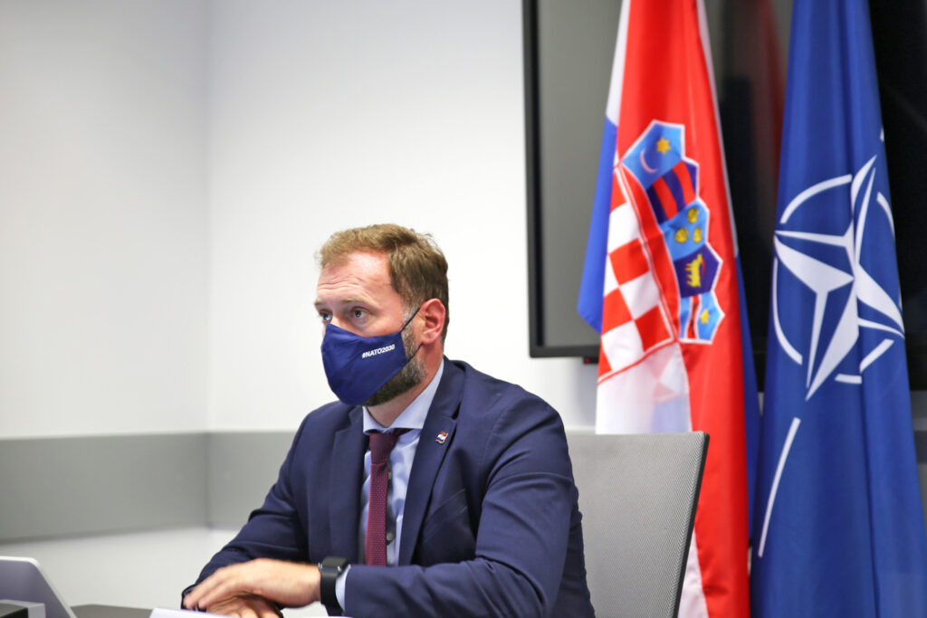 Slika https://www.morh.hr/wp-content/uploads/2020/10/20201022-ministar-obrane-nato-1024x683.jpg