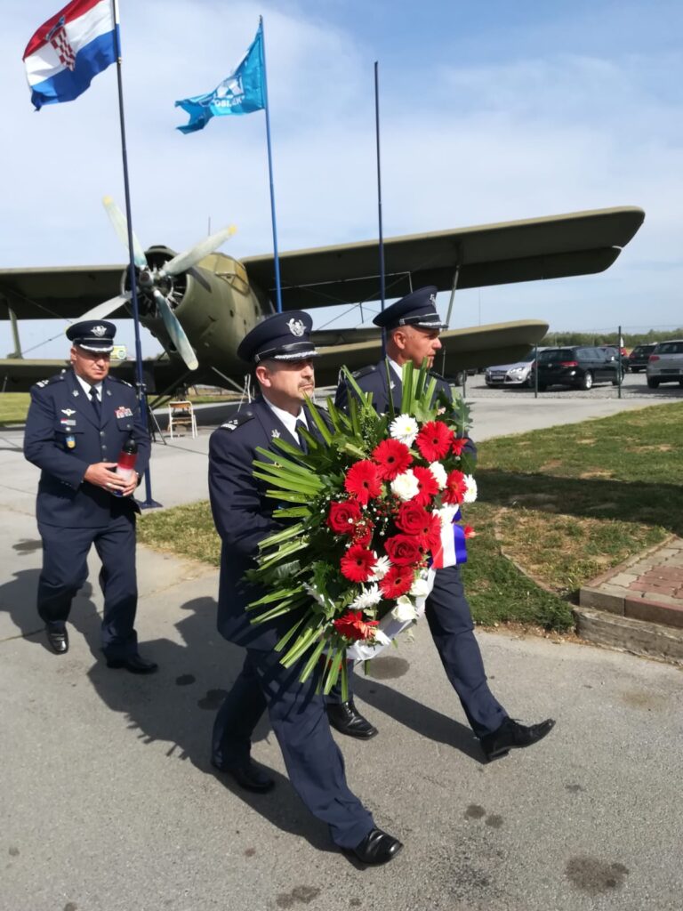 Slika https://www.morh.hr/wp-content/uploads/2020/10/29.-obljetnica-szv-osijek-768x1024.jpeg