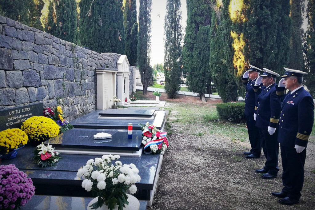 Slika https://www.morh.hr/wp-content/uploads/2020/11/2020-11-06-obljetnica-letica-3-1024x683.jpg