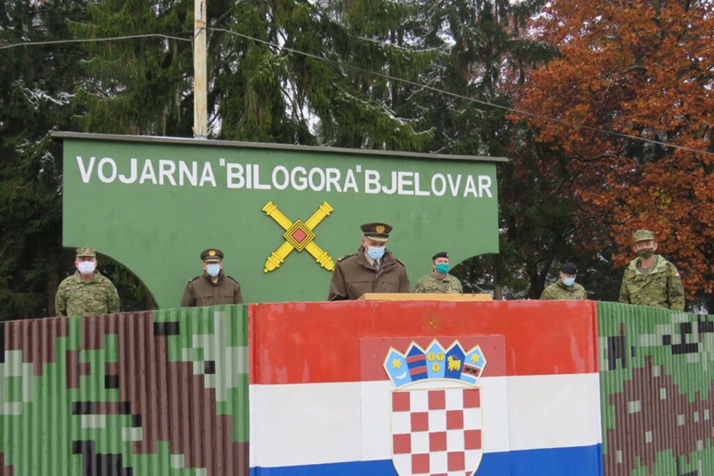 Slika https://www.morh.hr/wp-content/uploads/2020/12/2020-12-07-dan-topnicko-raketne-pukovnije-bjelovar-1-1024x683.jpg