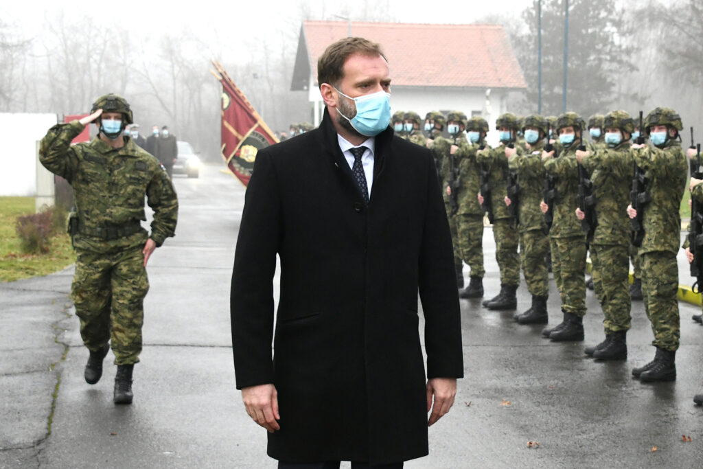 Slika https://www.morh.hr/wp-content/uploads/2020/12/2020-12-08-ministar-u-petrinji-1024x683.jpg