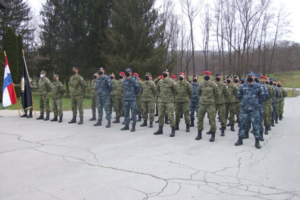 Slika https://www.morh.hr/wp-content/uploads/2020/12/2020-12-19-zavrsetak-izobrazbe-1024x683.jpg