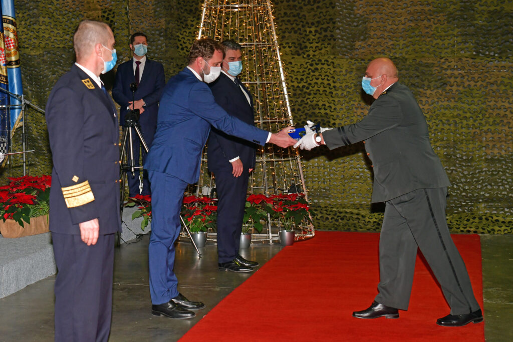 Slika https://www.morh.hr/wp-content/uploads/2020/12/2020-12-21-hvu-promocija-1-1024x683.jpg