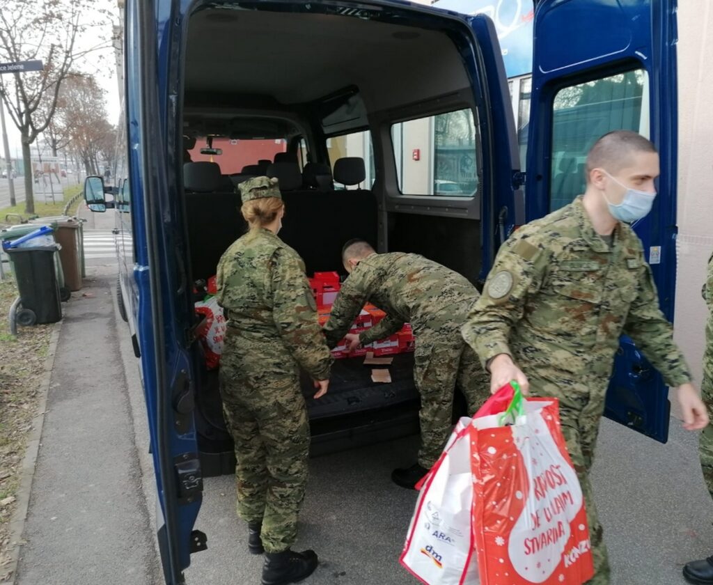 Slika https://www.morh.hr/wp-content/uploads/2020/12/2020-12-23-donacija-02-1024x840.jpg
