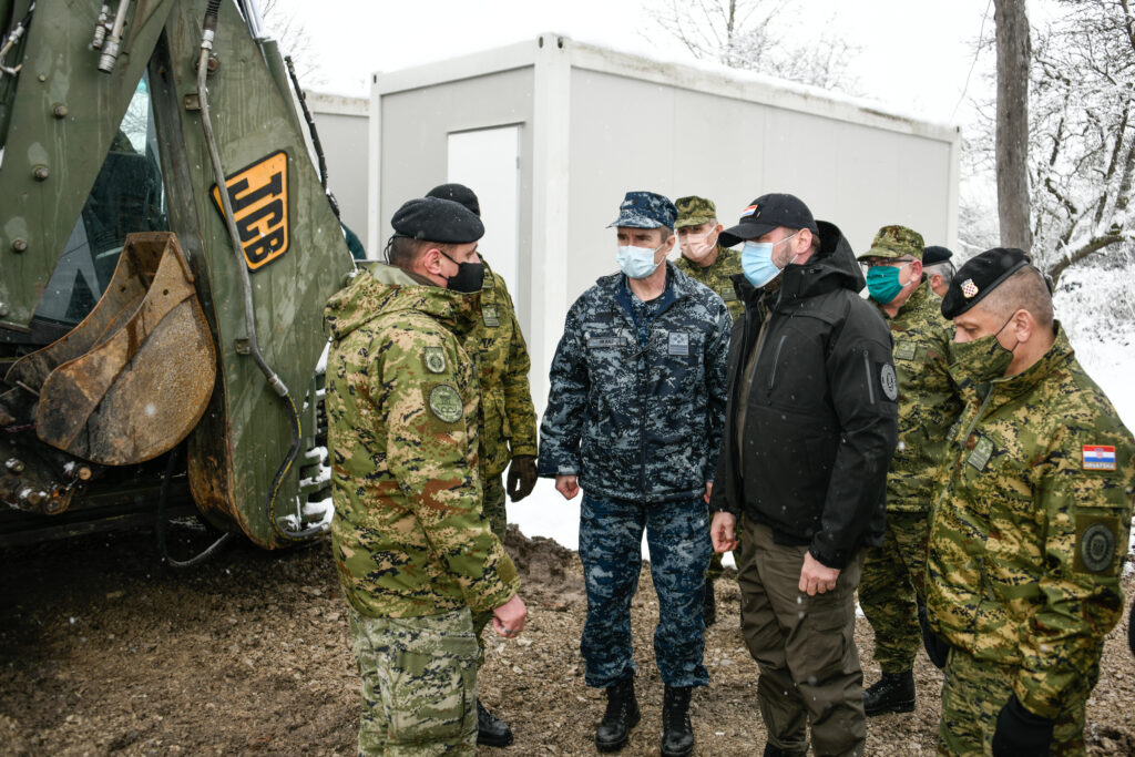 Slika https://www.morh.hr/wp-content/uploads/2021/01/2021-01-11-petrinja-1024x683.jpg