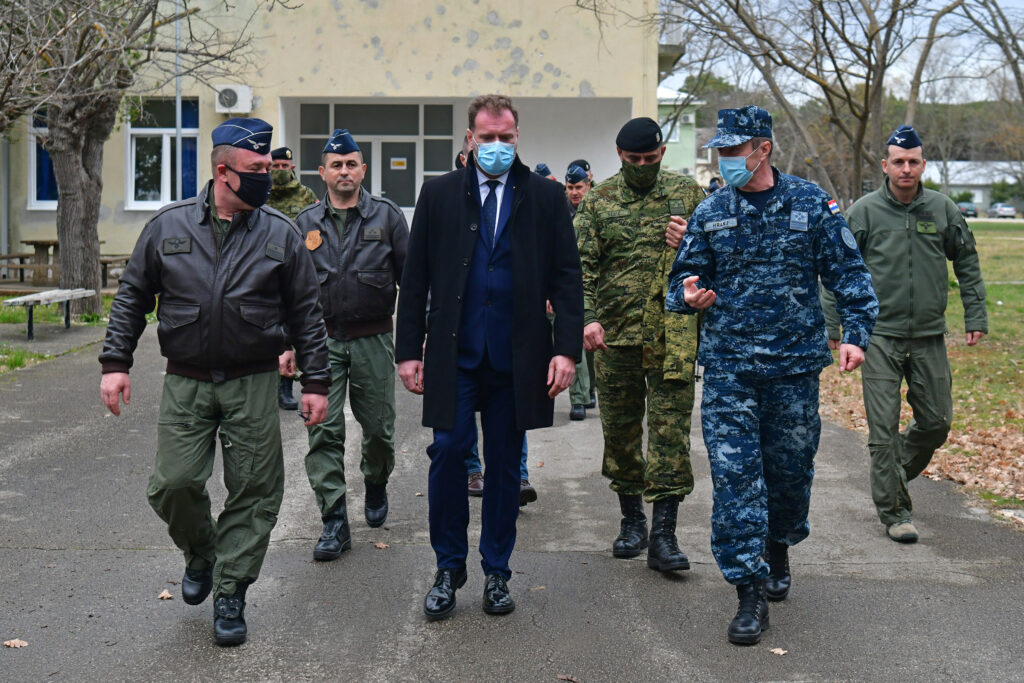 Slika https://www.morh.hr/wp-content/uploads/2021/01/2021-01-22-ministar-zemunik-01-1024x683.jpg