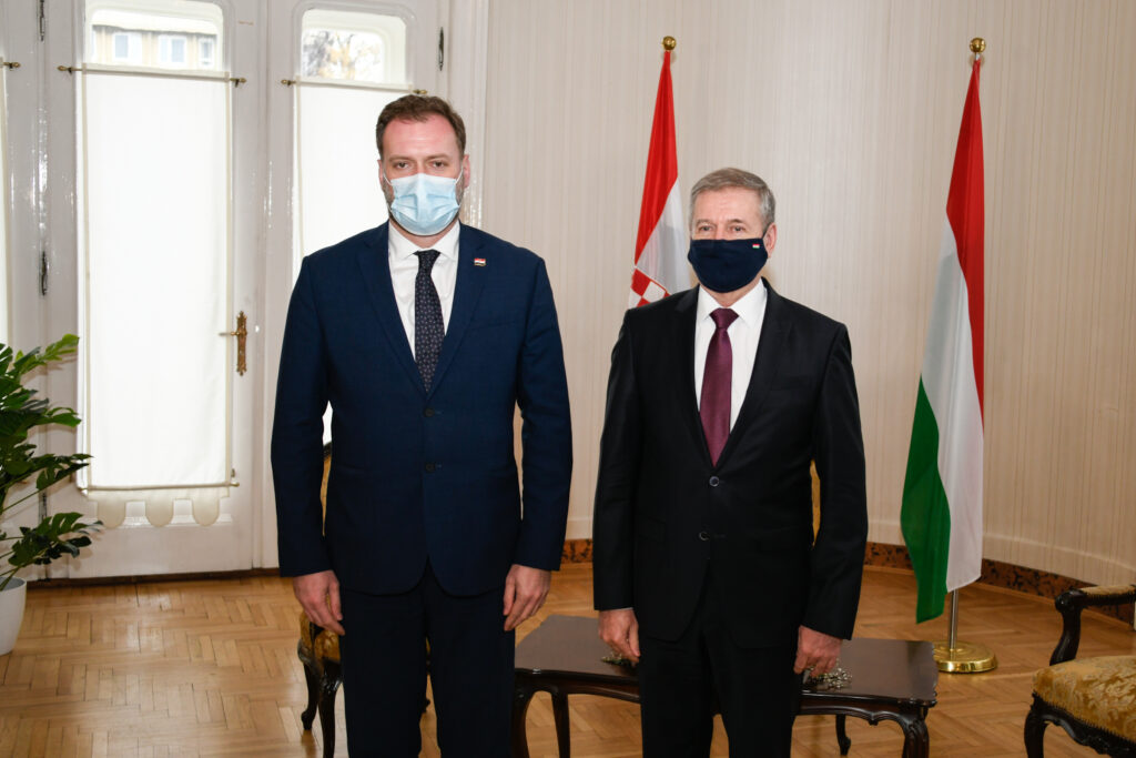 Slika https://www.morh.hr/wp-content/uploads/2021/01/2021-01-28-banozic-hungari-sluzbeni-1024x683.jpg