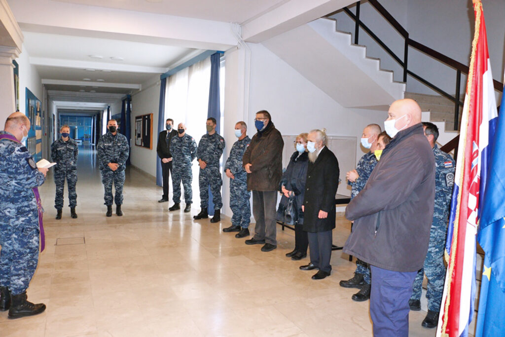 Slika https://www.morh.hr/wp-content/uploads/2021/01/barkasa-8-1024x683.jpg