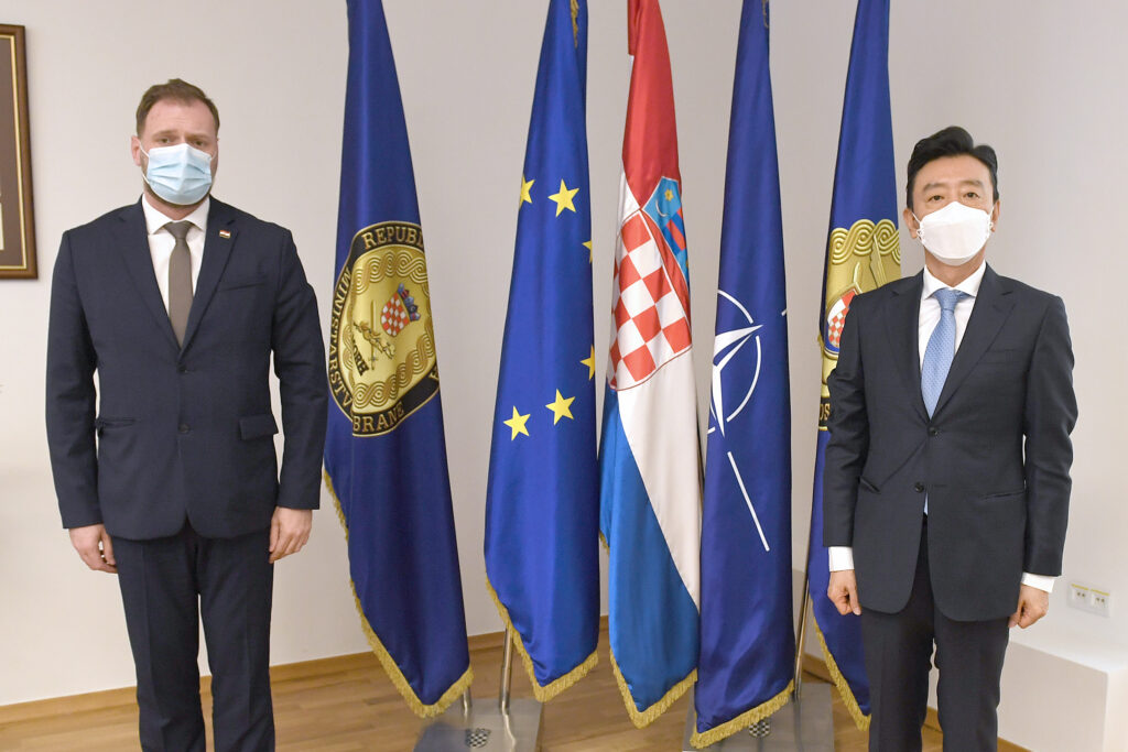 Slika https://www.morh.hr/wp-content/uploads/2021/02/2021-02-24-mo-vp-korea-5-1024x683.jpg