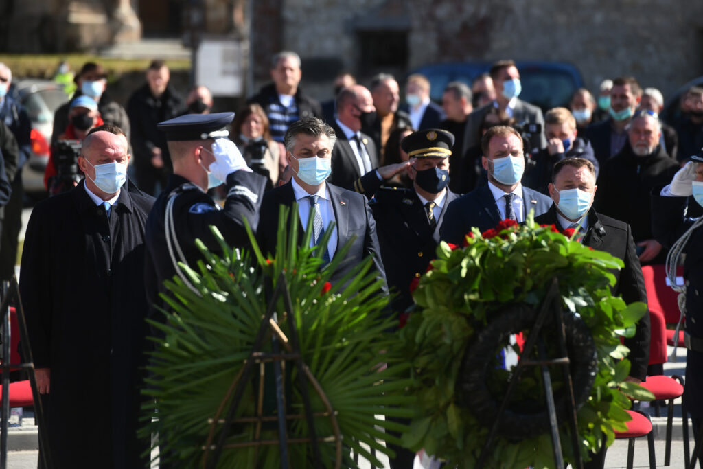Slika https://www.morh.hr/wp-content/uploads/2021/03/2021-03-02-pocetak-domovinskoh-rata-1024x683.jpg