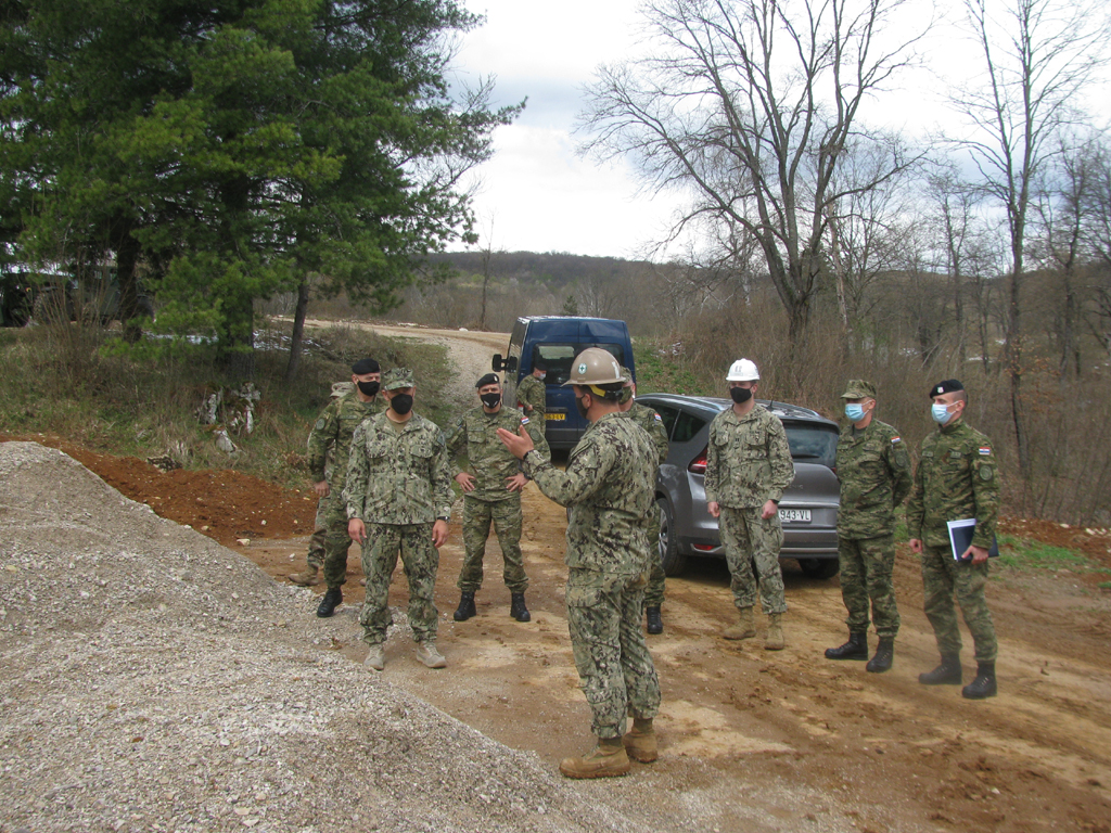 Slika https://www.morh.hr/wp-content/uploads/2021/04/posjet-us-izaslanstva-vp-eks-4.jpg