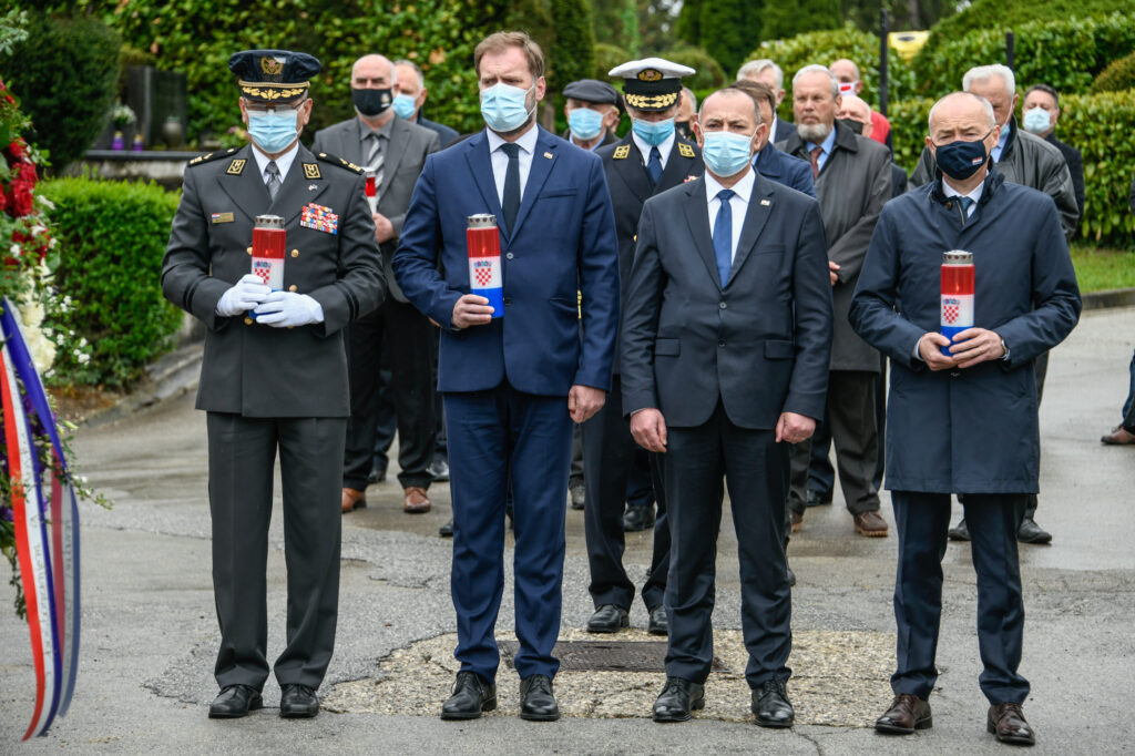 Slika https://www.morh.hr/wp-content/uploads/2021/05/2021-05-03-obljetnica-susak-1024x682.jpg