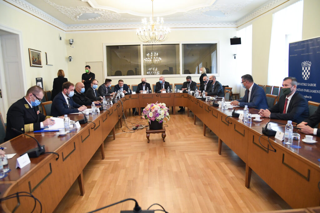 Slika https://www.morh.hr/wp-content/uploads/2021/05/2021-05-26-saborski-odbor-01--1024x683.jpg
