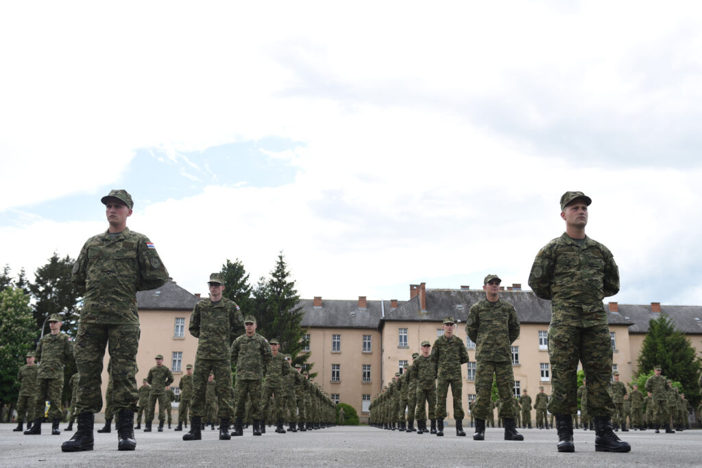 Slika https://www.morh.hr/wp-content/uploads/2021/07/2021-05-14-prisega-rocnika-1024x684.jpg