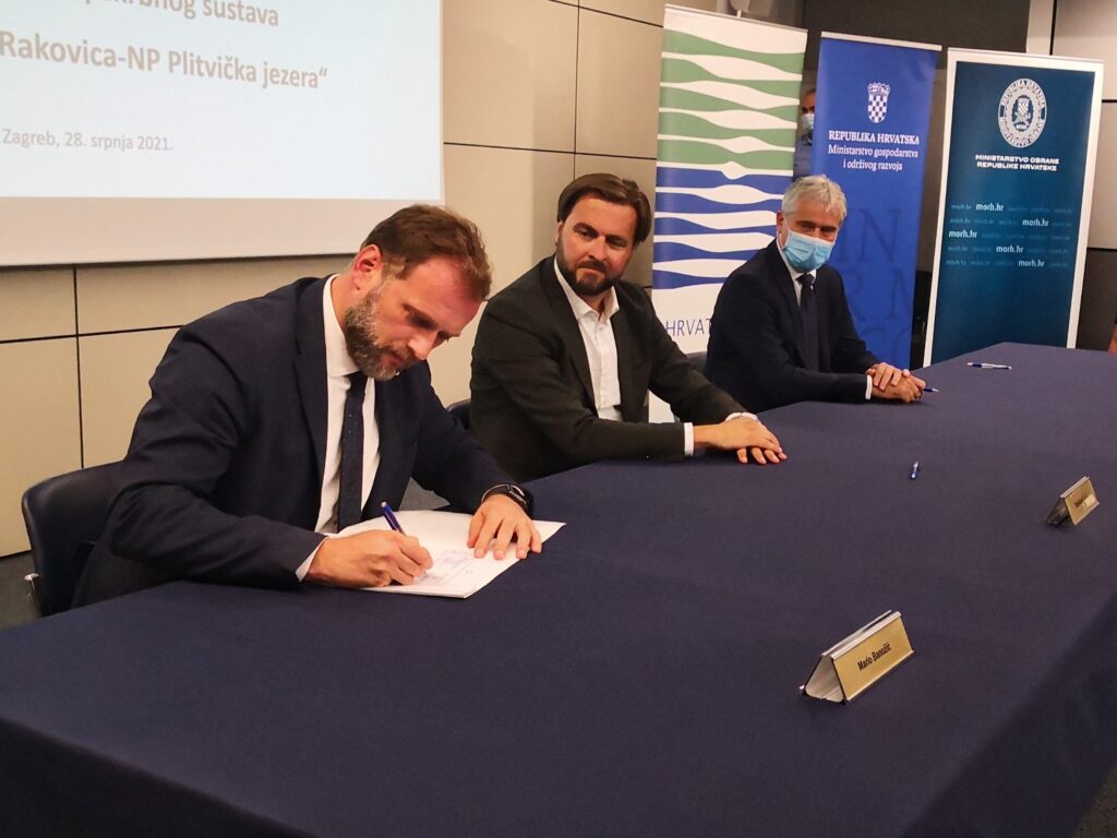 Slika https://www.morh.hr/wp-content/uploads/2021/07/2021-07-28-sporazum-morh-hr-vode-2021-05-1024x768.jpg