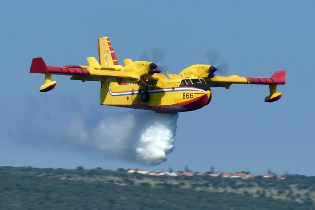 Slika https://www.morh.hr/wp-content/uploads/2021/07/canadiar-07072018-1024x683.jpg