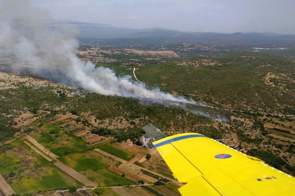 Slika https://www.morh.hr/wp-content/uploads/2021/08/2021-07-08-01-pozar-1024x683.jpg