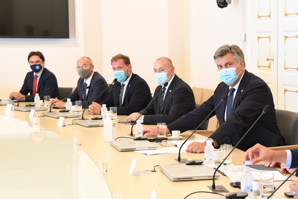 Slika https://www.morh.hr/wp-content/uploads/2021/08/2021-08-12-sastanak-vlada-05-1024x683.jpg